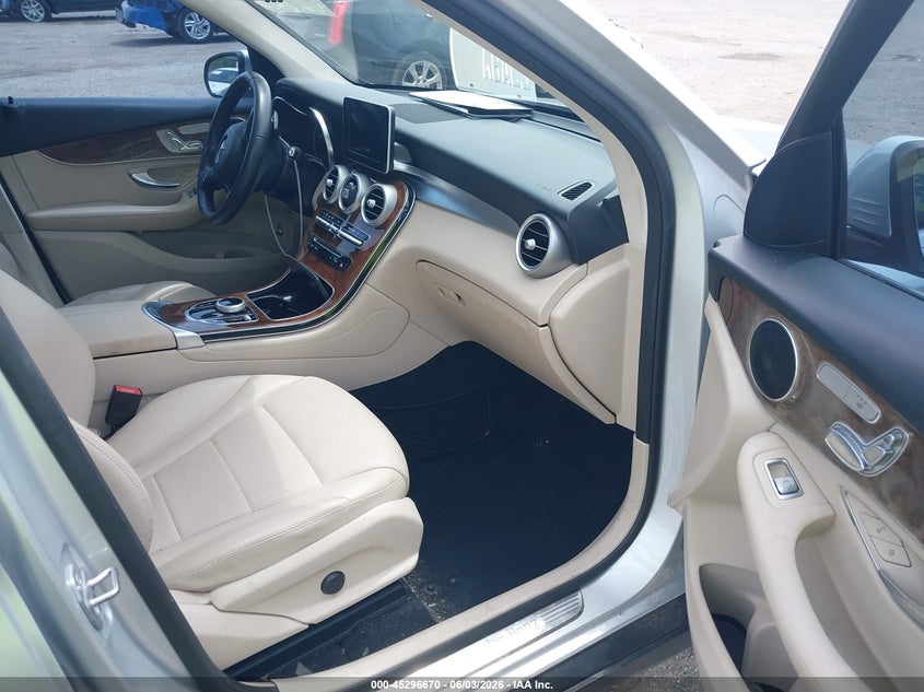 2018 Mercedes-benz Glc VIN WDC0G4JB4JV064124 IAAI salvage auction — SIDE, Salvage Title, sold $7,000 on 2026-08-19 (photo 5)