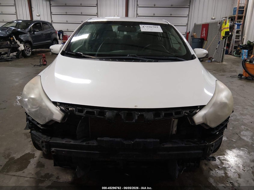 2015 Kia Forte VIN KNAFX4A66F5398646 IAAI salvage auction — FRONT END, Salvage Title, sold $725 on 2026-07-18 (photo 6)