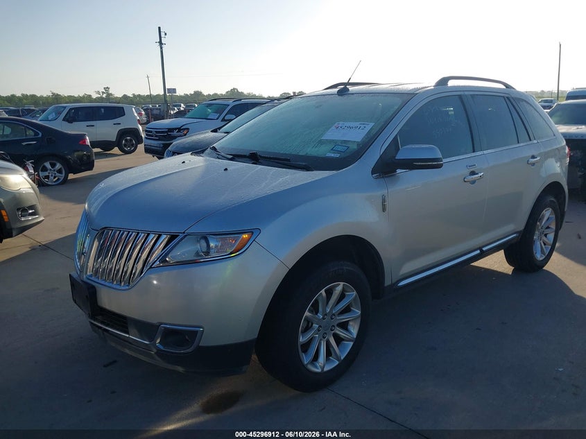 2014 Lincoln Mkx VIN 2LMDJ6JKXEBL14343 IAAI salvage auction — REPOSSESSION, Salvage Title, sold $2,050 on 2026-07-17 (photo 2)