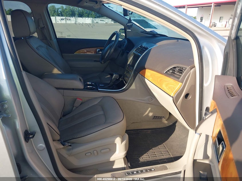 2014 Lincoln Mkx VIN 2LMDJ6JKXEBL14343 IAAI salvage auction — REPOSSESSION, Salvage Title, sold $2,050 on 2026-07-17 (photo 5)