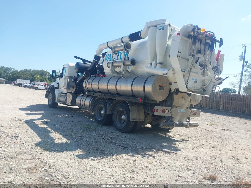 2024 Kenworth T880 VIN 1NKZL40X2RJ381116 IAAI salvage auction — SIDE, Rebuildable (Florida), sold $10,200 on 2026-07-29 (photo 3)