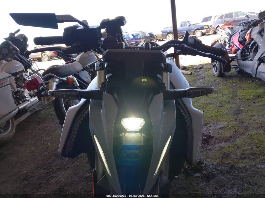 2024 Suzuki Gsx VIN JS1EM11B6R7100330 IAAI salvage auction — FRONT END, Salvage (Tennessee), sold $1,500 on 2026-07-30 (photo 5)