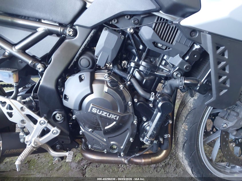 2024 Suzuki Gsx VIN JS1EM11B6R7100330 IAAI salvage auction — FRONT END, Salvage (Tennessee), sold $1,500 on 2026-07-30 (photo 8)
