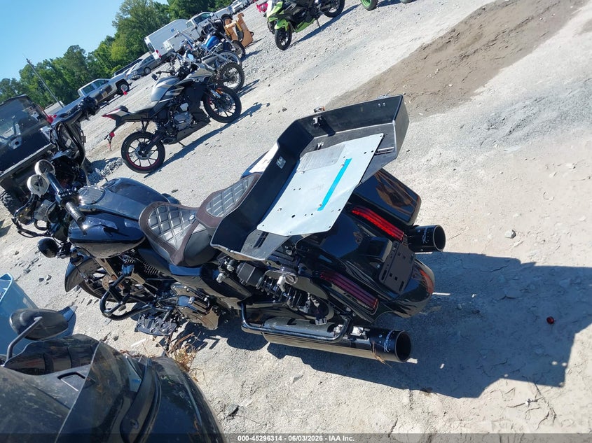 2022 Harley-davidson Street glide VIN 1HD1PXL11NB952965 IAAI salvage auction — FRONT & REAR, Salvage Title, sold $7,100 on 2026-08-25 (photo 3)