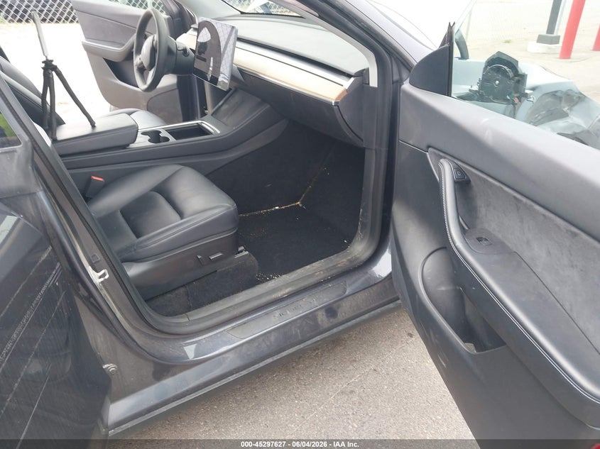 2021 Tesla Model y VIN 5YJYGDEE8MF267226 IAAI salvage auction — RIGHT SIDE, Salvage (Minnesota), sold $8,050 on 2026-08-27 (photo 5)