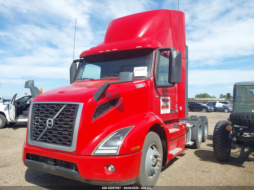2020 Volvo VIN 4V4WC9EG6LN225479 IAAI salvage auction — UNKNOWN, Salvage Title, sold $13,950 on 2026-08-19 (photo 2)