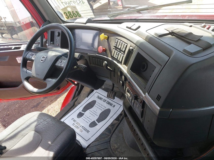 2020 Volvo VIN 4V4WC9EG6LN225479 IAAI salvage auction — UNKNOWN, Salvage Title, sold $13,950 on 2026-08-19 (photo 6)