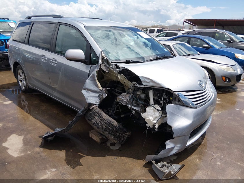 2017 Toyota Sienna VIN 5TDKZ3DC8HS844963 IAAI salvage auction — RIGHT FRONT, Salvage Title, sold $4,000 on 2026-07-21 (photo 1)