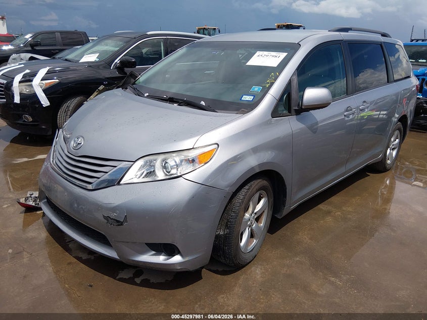 2017 Toyota Sienna VIN 5TDKZ3DC8HS844963 IAAI salvage auction — RIGHT FRONT, Salvage Title, sold $4,000 on 2026-07-21 (photo 2)