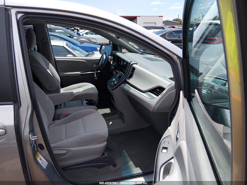 2017 Toyota Sienna VIN 5TDKZ3DC8HS844963 IAAI salvage auction — RIGHT FRONT, Salvage Title, sold $4,000 on 2026-07-21 (photo 5)
