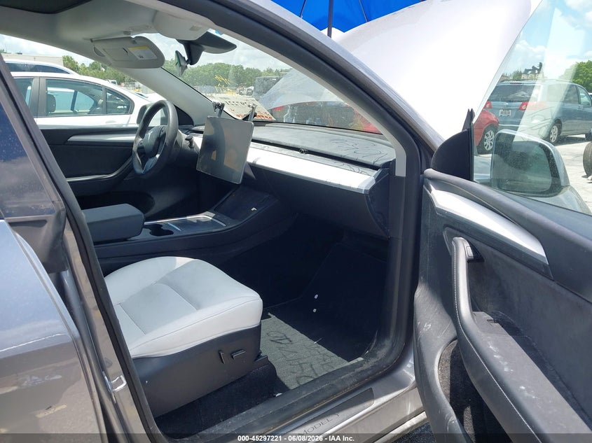 2024 Tesla Model y VIN 7SAYGDEF0RA306441 IAAI salvage auction — REAR END, Salvage Title, sold $12,875 on 2026-07-09 (photo 5)