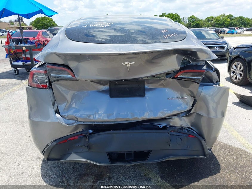 2024 Tesla Model y VIN 7SAYGDEF0RA306441 IAAI salvage auction — REAR END, Salvage Title, sold $12,875 on 2026-07-09 (photo 6)