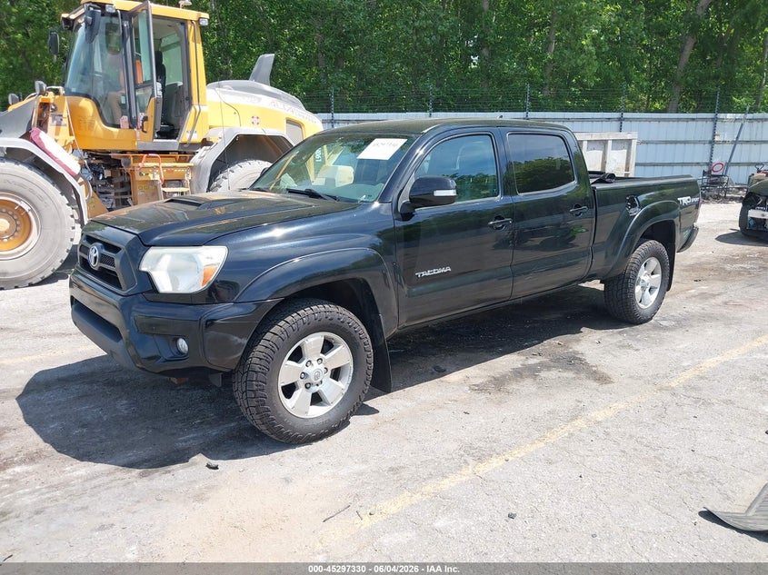 2015 Toyota Tacoma VIN 5TFMU4FN5FX030191 IAAI salvage auction — REAR END, Salvage Title, sold $7,400 on 2026-07-30 (photo 2)