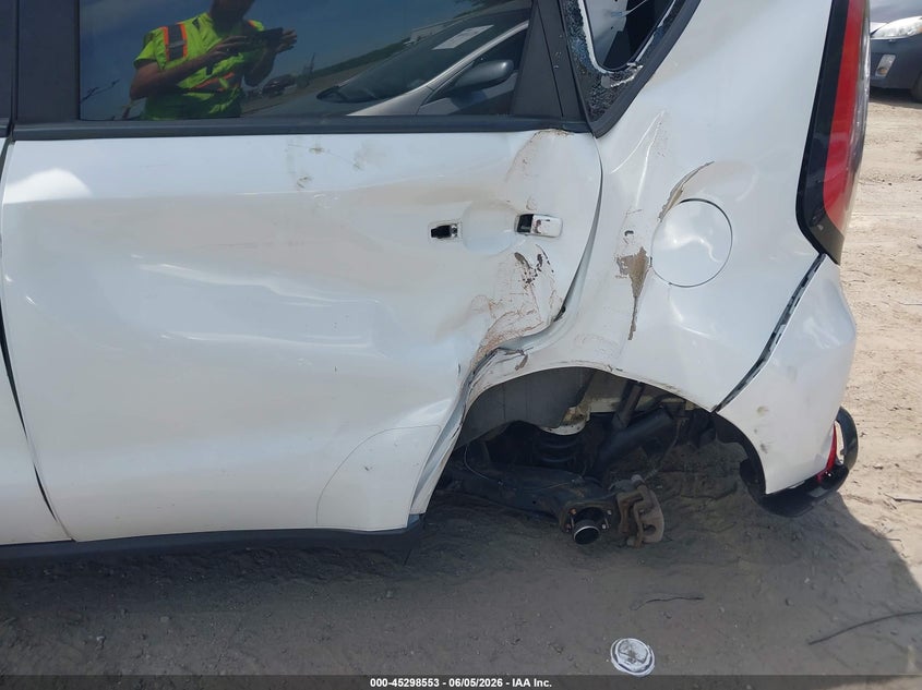 2016 Kia Soul VIN KNDJP3A58G7404368 IAAI salvage auction — LEFT & RIGHT, Clear (Massachusetts), sold $1,125 on 2026-07-14 (photo 6)