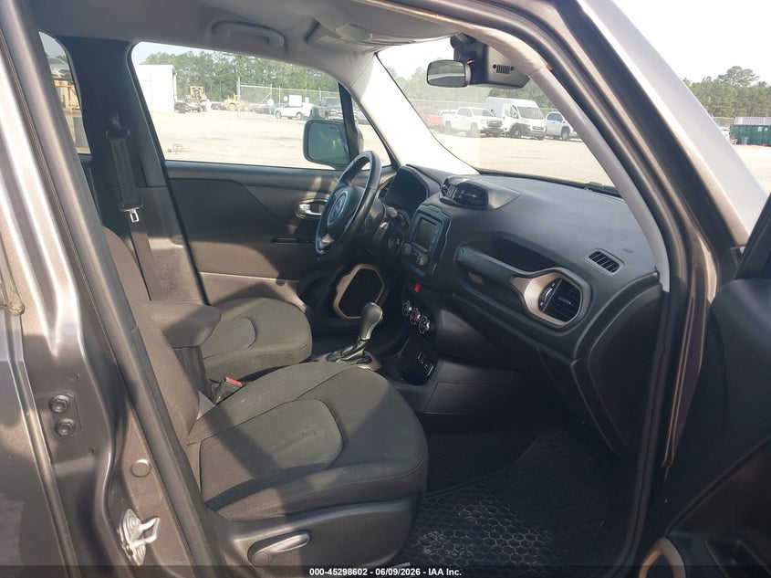 2017 Jeep Renegade VIN ZACCJABB3HPE63190 IAAI salvage auction — LEFT SIDE, Salvage Title, sold $1,800 on 2026-07-17 (photo 5)
