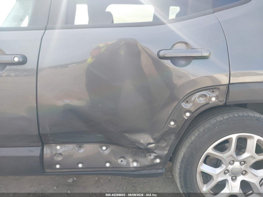 2017 Jeep Renegade VIN ZACCJABB3HPE63190 IAAI salvage auction — LEFT SIDE, Salvage Title, sold $1,800 on 2026-07-17 (photo 6)