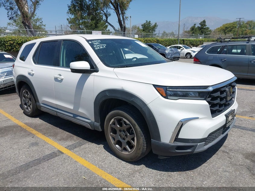 2023 Honda Pilot VIN 5FNYG2H40PB010556 IAAI salvage auction — SIDE, Wait Title, sold $15,000 on 2026-07-31 (photo 1)