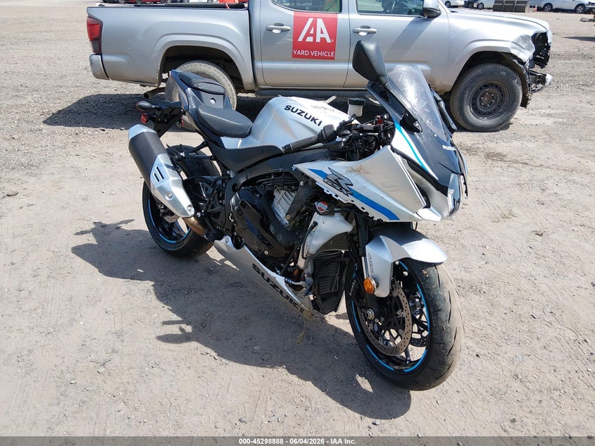 2025 Suzuki Gsx VIN JS1DM11BXS7100364 IAAI salvage auction — RIGHT SIDE, Wait Title, sold $0 on 2026-09-16 (photo 1)