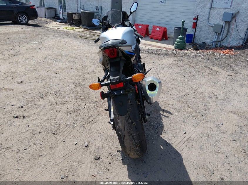 2025 Suzuki Gsx VIN JS1DM11BXS7100364 IAAI salvage auction — RIGHT SIDE, Wait Title, sold $0 on 2026-09-16 (photo 6)
