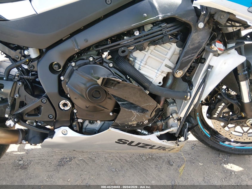 2025 Suzuki Gsx VIN JS1DM11BXS7100364 IAAI salvage auction — RIGHT SIDE, Wait Title, sold $0 on 2026-09-16 (photo 8)