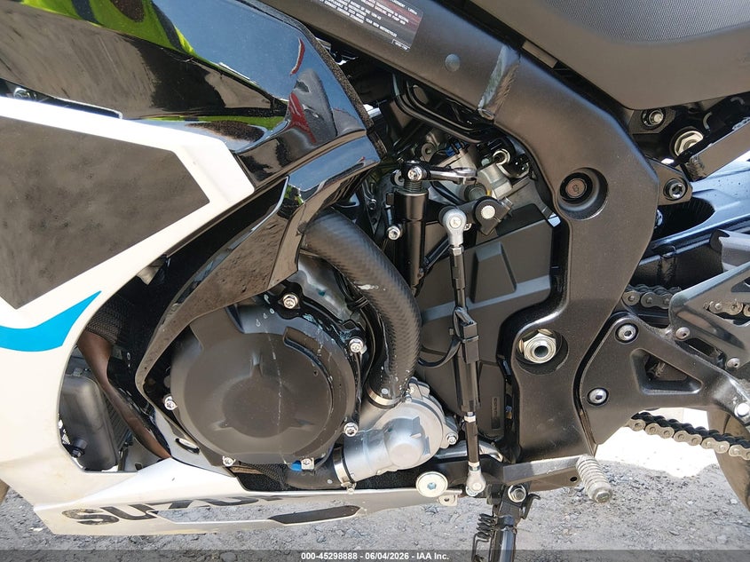2025 Suzuki Gsx VIN JS1DM11BXS7100364 IAAI salvage auction — RIGHT SIDE, Wait Title, sold $0 on 2026-09-16 (photo 9)