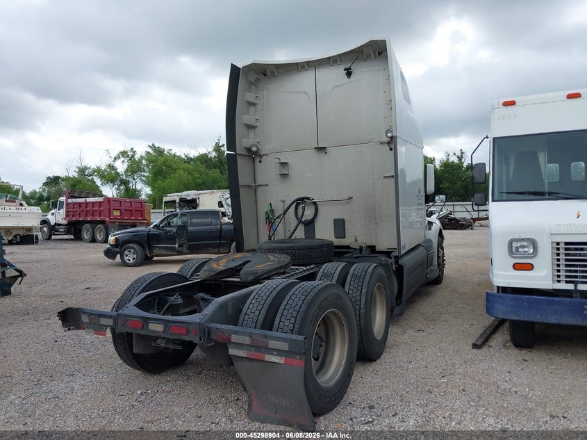 2020 Peterbilt 579 VIN 1XPBDP9X9LD689070 IAAI salvage auction — SIDE, Original (Texas), sold $7,950 on 2026-08-12 (photo 4)