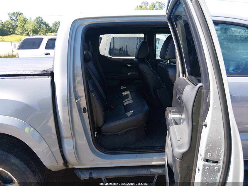 2019 Toyota Tacoma VIN 5TFAZ5CN4KX076250 IAAI salvage auction — WATER/FLOOD, Salvage (Mississippi), sold $8,300 on 2026-07-30 (photo 8)