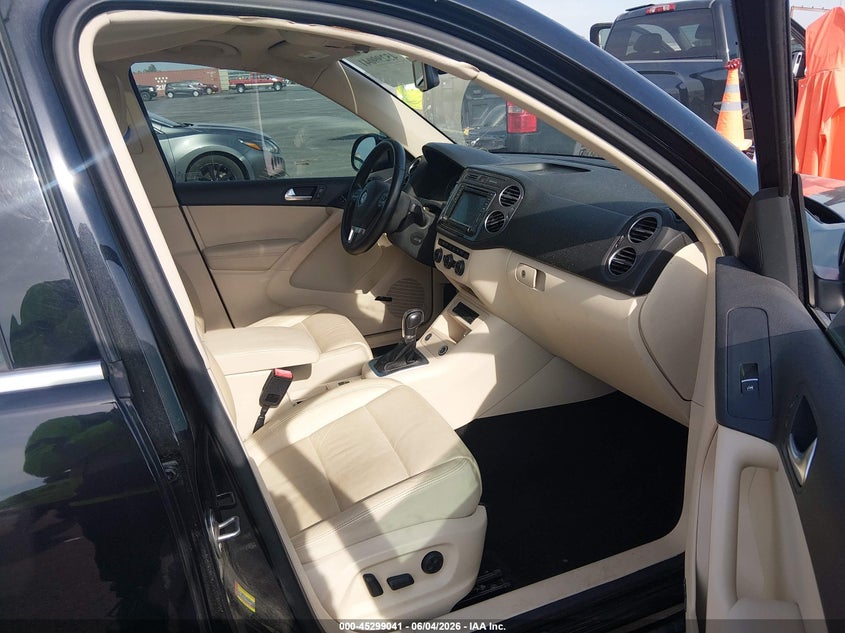 2016 Volkswagen Tiguan VIN WVGAV7AX8GW577081 IAAI salvage auction — LEFT SIDE, Salvage Title, sold $2,550 on 2026-07-21 (photo 5)