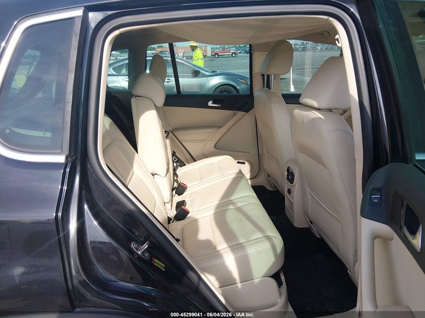 2016 Volkswagen Tiguan VIN WVGAV7AX8GW577081 IAAI salvage auction — LEFT SIDE, Salvage Title, sold $2,550 on 2026-07-21 (photo 8)