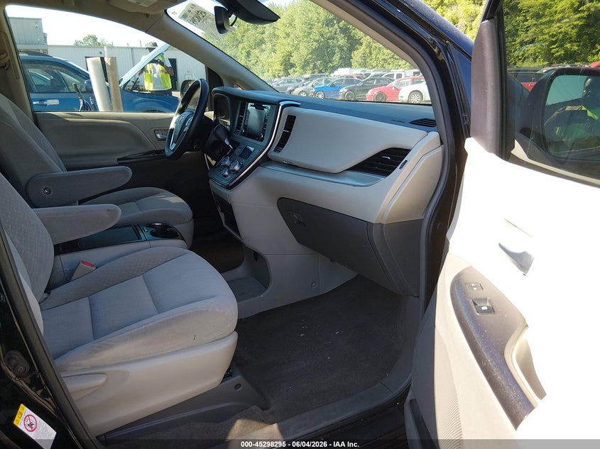 2018 Toyota Sienna VIN 5TDKZ3DC9JS957469 IAAI salvage auction — LEFT & RIGHT, Salvage Title, sold $5,100 on 2026-07-24 (photo 5)
