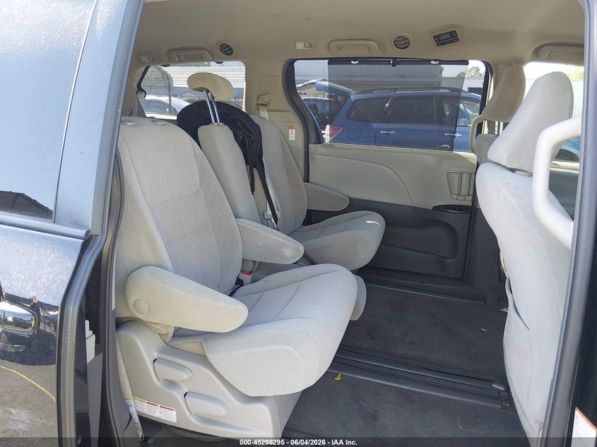 2018 Toyota Sienna VIN 5TDKZ3DC9JS957469 IAAI salvage auction — LEFT & RIGHT, Salvage Title, sold $5,100 on 2026-07-24 (photo 8)