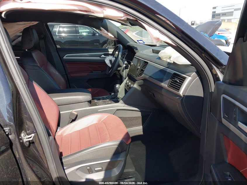 2021 Volkswagen Atlas cross sport VIN 1V2TE2CA9MC207603 IAAI salvage auction — FRONT & REAR, Salvage Title, sold $4,300 on 2026-07-28 (photo 5)