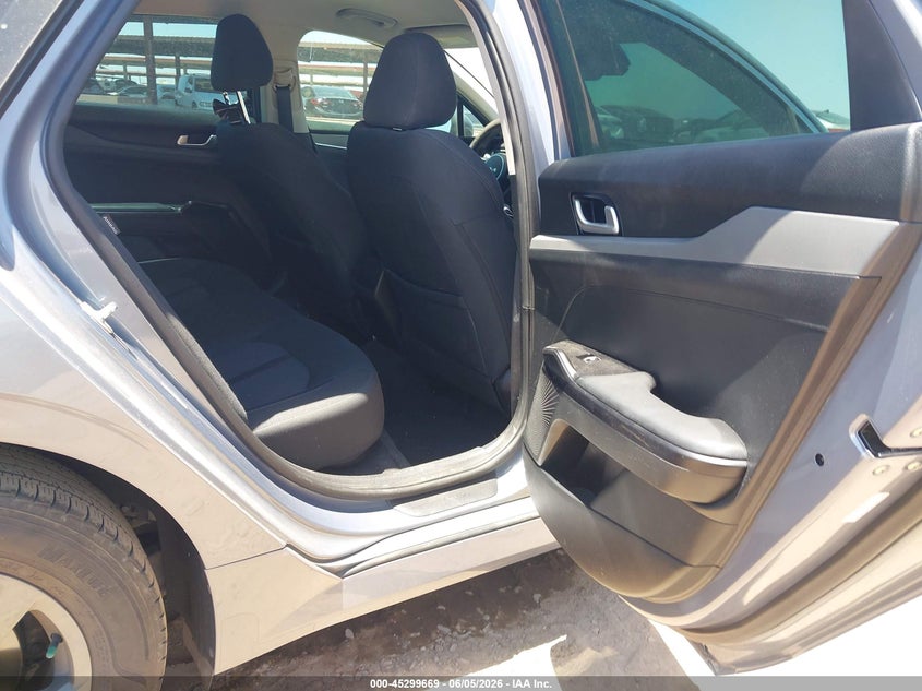 2022 Kia K5 VIN 5XXG24J28NG147463 IAAI salvage auction — LEFT SIDE, Salvage Title, sold $4,050 on 2026-07-14 (photo 8)