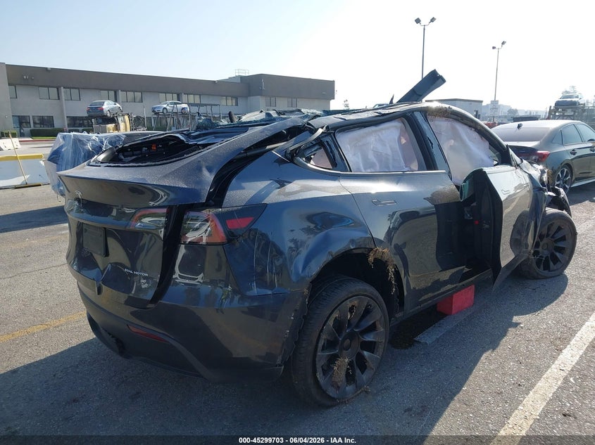 2024 Tesla Model y VIN 7SAYGDEE1RA233359 IAAI salvage auction — ROLLOVER, Salvage Title, sold $1,750 on 2026-07-21 (photo 4)