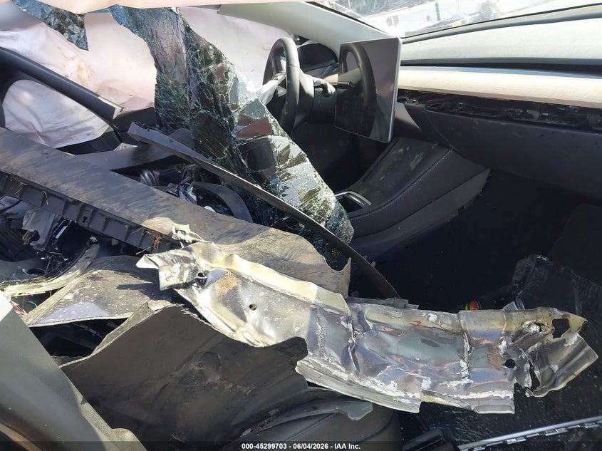 2024 Tesla Model y VIN 7SAYGDEE1RA233359 IAAI salvage auction — ROLLOVER, Salvage Title, sold $1,750 on 2026-07-21 (photo 5)