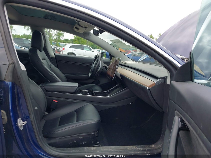 2019 Tesla Model 3 VIN 5YJ3E1EA3KF299526 IAAI salvage auction — RIGHT FRONT, Salvage Title, sold $3,950 on 2026-07-28 (photo 5)