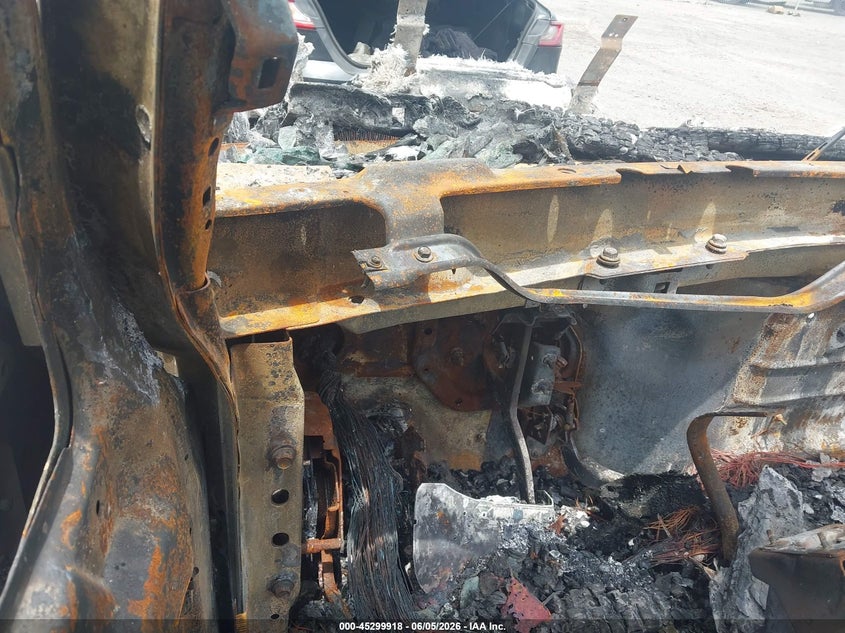 2004 Hummer H2 VIN 5GRGN23U24H113464 IAAI salvage auction — TOTAL BURN, Parts Only (Arkansas), sold $75 on 2026-07-29 (photo 7)