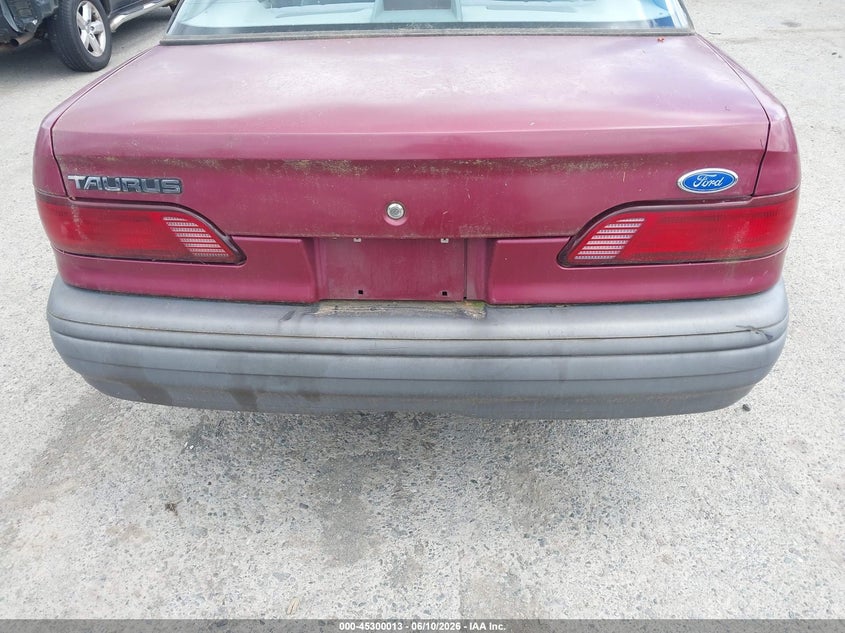 1992 Ford Taurus VIN 1FACP50U9NG277095 IAAI salvage auction — NORMAL WEAR, Clear (Washington), sold $250 on 2026-07-08 (photo 6)