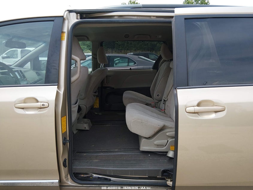 2013 Toyota Sienna VIN 5TDKK3DC8DS334997 IAAI salvage auction — FRONT END, Salvage Title, sold $1,250 on 2026-07-09 (photo 8)