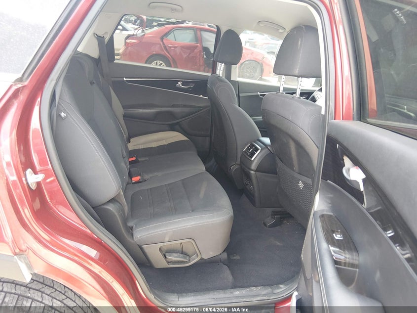 2020 Kia Sorento VIN 5XYPGDA53LG614986 IAAI salvage auction — FRONT & REAR, Salvage Title, sold $1,325 on 2026-07-28 (photo 8)