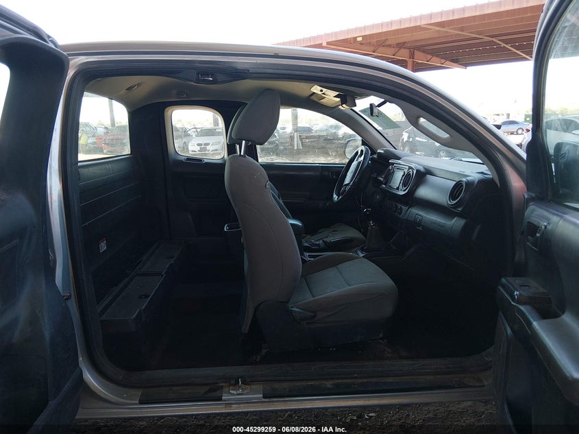 2017 Toyota Tacoma VIN 5TFSX5EN8HX048371 IAAI salvage auction — FRONT & REAR, Salvage Title, sold $5,700 on 2026-07-28 (photo 8)
