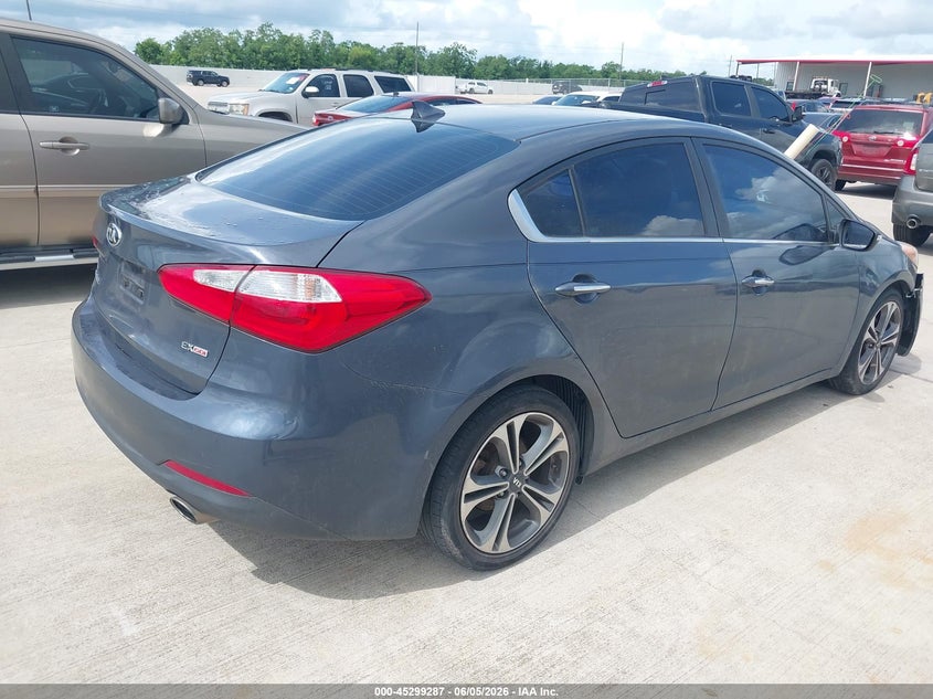 2016 Kia Forte VIN KNAFZ4A8XG5504836 IAAI salvage auction — WATER/FLOOD, Salvage (Texas), sold $1,075 on 2026-07-17 (photo 4)