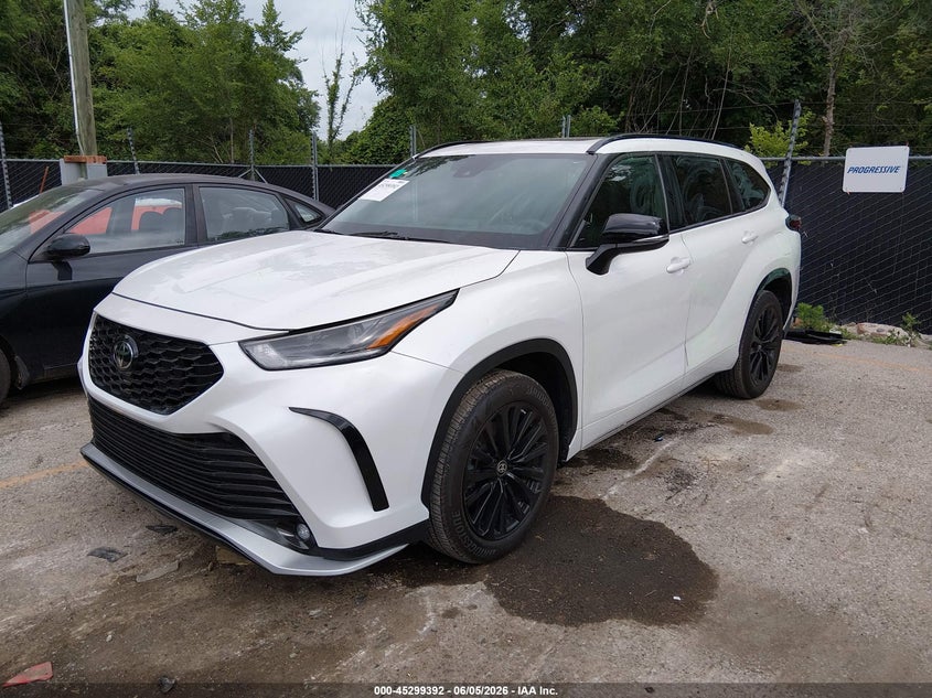 2024 Toyota Highlander VIN 5TDKDRBH5RS548199 IAAI salvage auction — HAIL, Salvage Title, sold $34,375 on 2026-07-15 (photo 2)