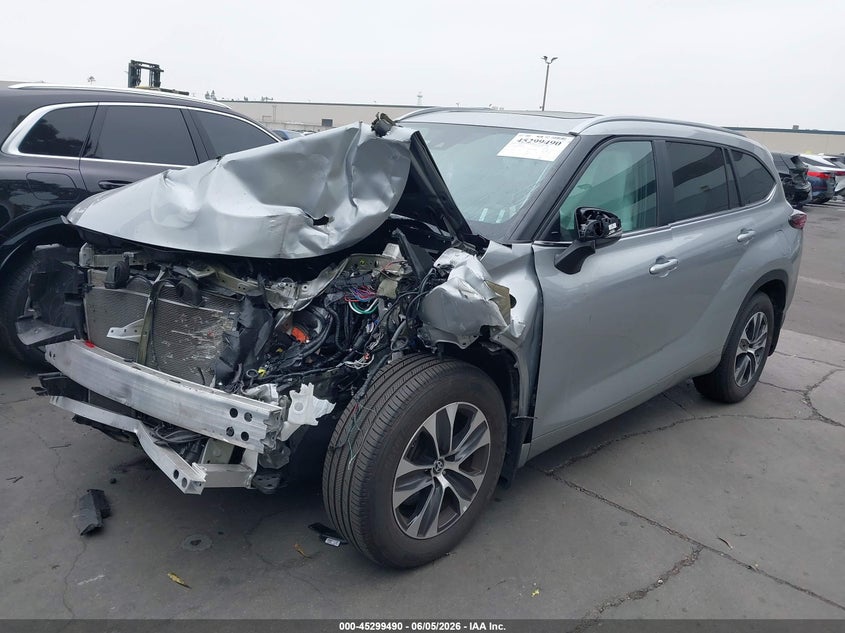 2024 Toyota Highlander VIN 5TDKDRAH5RS053129 IAAI salvage auction — FRONT END, Salvage Title, sold $6,300 on 2026-07-08 (photo 2)
