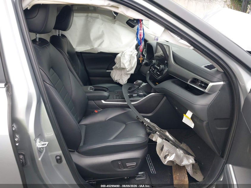 2024 Toyota Highlander VIN 5TDKDRAH5RS053129 IAAI salvage auction — FRONT END, Salvage Title, sold $6,300 on 2026-07-08 (photo 5)