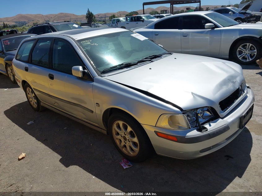 2002 Volvo V40 VIN YV1VW29552F817408 IAAI salvage auction — NORMAL WEAR, App For Dup Clear (California), sold $100 on 2026-08-20 (photo 1)