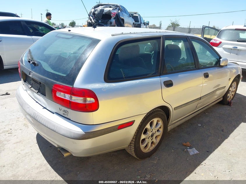 2002 Volvo V40 VIN YV1VW29552F817408 IAAI salvage auction — NORMAL WEAR, App For Dup Clear (California), sold $100 on 2026-08-20 (photo 4)