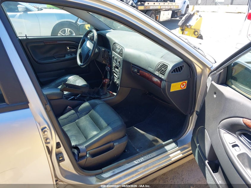 2002 Volvo V40 VIN YV1VW29552F817408 IAAI salvage auction — NORMAL WEAR, App For Dup Clear (California), sold $100 on 2026-08-20 (photo 5)