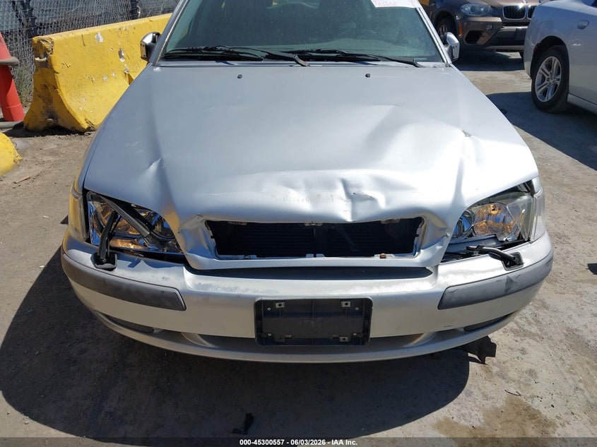 2002 Volvo V40 VIN YV1VW29552F817408 IAAI salvage auction — NORMAL WEAR, App For Dup Clear (California), sold $100 on 2026-08-20 (photo 6)