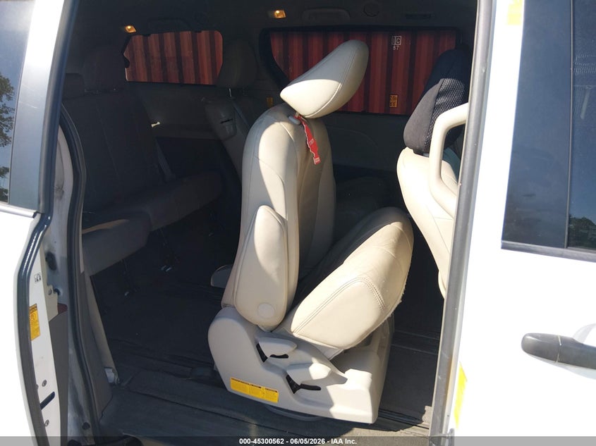 2014 Toyota Sienna VIN 5TDYK3DC7ES516346 IAAI salvage auction — FRONT END, Salvage Title, sold $2,100 on 2026-08-01 (photo 8)